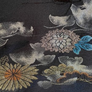 HAORI JAPONAIS FEMME NOIR EN SOIE À DÉCOR FLORAL OR & ARGENT 011-30 (M)